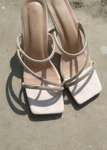 Embellished open toe white heels 👠