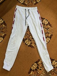 Gray Jogger Sweatpants w/Side Stripe