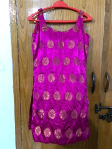 Chendri Short Kurta With Deep Neck