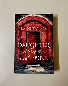 Daughter of Smoke And Bone (Taylor, Laini)
