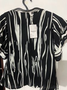Black &amp; White Print Ruffle Sleeve Top