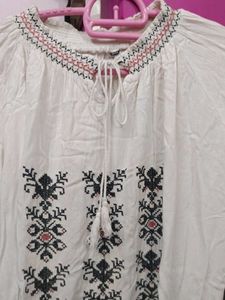 A Beautiful White Tops ,Which Is Very Comfortable