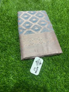 Cotton Saree With Golden Zari Work