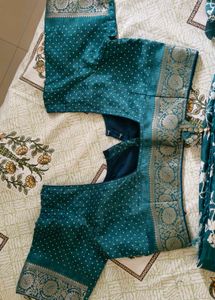 Elegant Dark Green Saree With Blouse(like New)