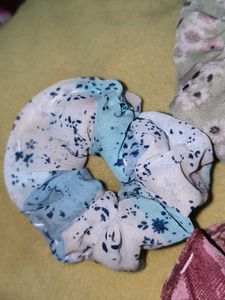 4 Scrunchies on Sale