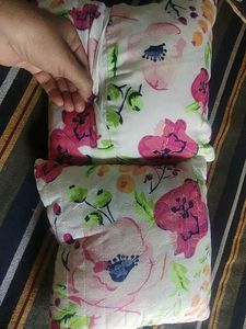New And Very Demanding 5 Pcs Set Of Double Bed Sheet