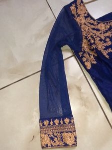 Royal Blue Gown With Near About 51 Length🤩 Condition Is Totally New. It Has Beautiful Golden Work With Dori🪡🧶
