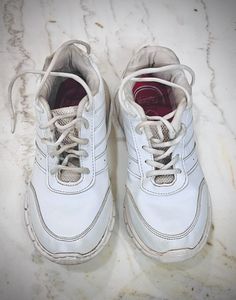 Bata Fine leather Pure White Hunter Sport Shoes.