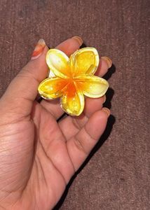 🌻✨Yellow Flower Hair Clip✨🌻
