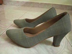 Women Bellies Sandal (Grey, 4)