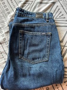 Mid rise blue jeans