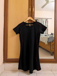 Sporty black tennis dress