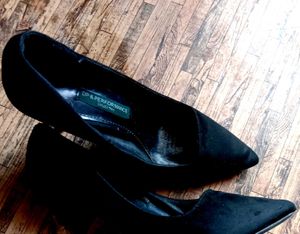 Black Pointed Stiletto Heel