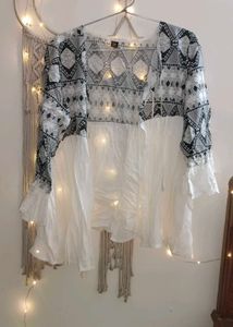 Black And White Printed A-Line Shrug Free Size