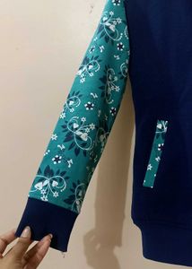 Stylish Women&#39;s Hooded Sweatshirt