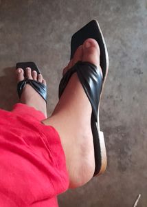 Black Flasts Sandals