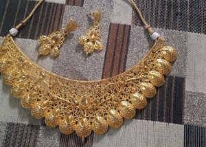 Gold-toned Necklace &amp; Earring Set and free gift😊�