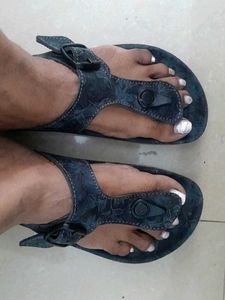 Walkway T-Strap Slippers