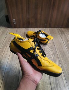 Onitsuka Tiger 🐯 Like New Condition