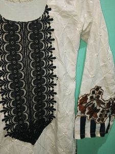 Floral &amp; Lace Embroidered Tunic