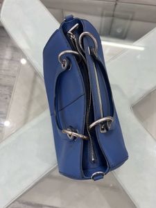 Women’s DKNY BAG LIKE NEW