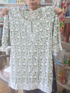 Chikankari Embroidered Tunic💫