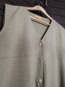 Annabelle Women Sleeveless Knit Sweater