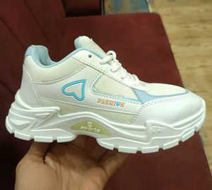 Trendy White Fashion Sneakers