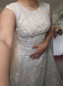Cream wedding gown with pocket