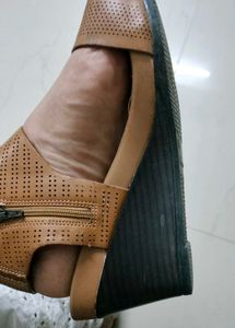Bata Wedge With Box And Tag