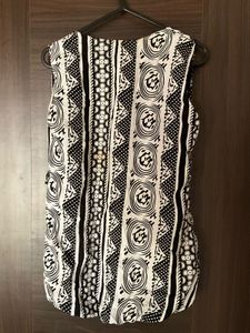 Chic Black &amp; White Sleeveless Designer Top ♠️