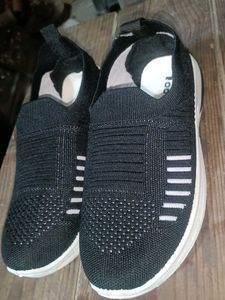 Black Casual Slip-On Sneakers