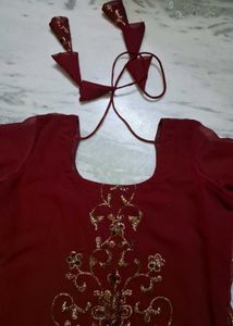 Maroon &amp; Gold Embellished Kurti With Pant