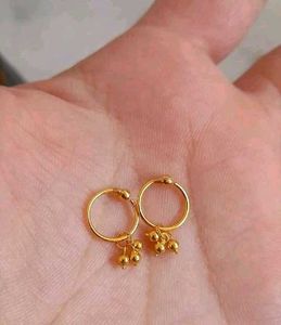 Beautiful New Small Earrings Gold
