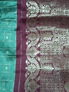 Green &amp; Maroon Zari Checks Saree