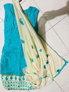 Blue Sleeveless Kurta With Dupatta And Pant