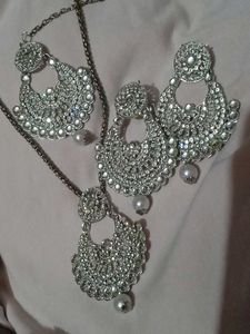 Elegant Silver Tone Jewelry Set