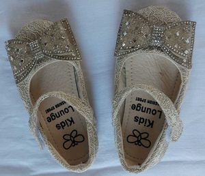 Bow Sequins Shiny and Floral Lace Ballerina.