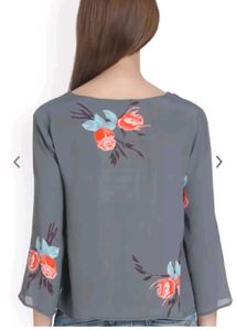 Grey printed woven regular top, has a square neck,