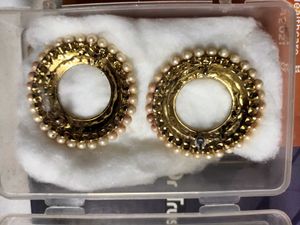 Golden pearl Earring