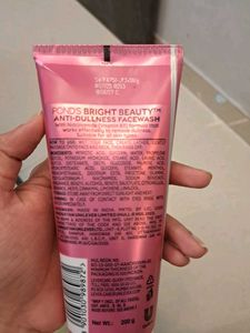 Pond&#39;s Bright Beauty Anti-Dullness Facewash