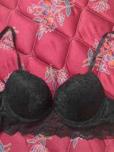 32C - H&M Black Lace