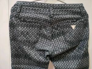 Black Grey Printed Capri Pants