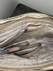 Van heusen Orginal Bag ( Straps Are Damaged)