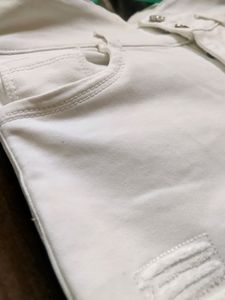 Women&#39;s Stylish High Waisted Damage Jeans (White)