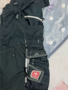 multi pocket hiking jorts