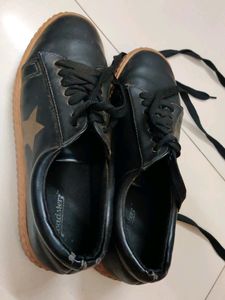 Black Roadster Sneakers 🖤🤩