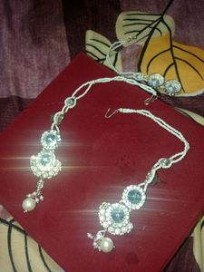 White stone pearl set
