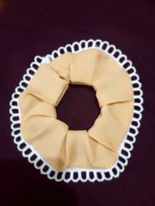 Handmade Laced Scrunchie💗