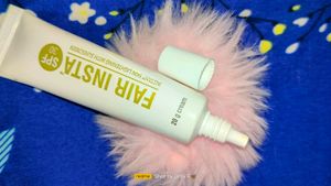 Fair Insta (SPF 30) Skin Lightening Sunscreen Cm